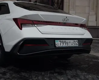 Hyundai Elantra 2024 disponibile per il noleggio ad Almaty, con limite di chilometraggio di 200 km/giorno.