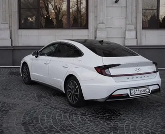 Benzin 2,5L Motor von Hyundai Sonata 2021 zur Miete in Almaty.