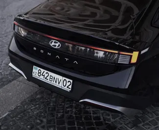 Hyundai Sonata 2025 disponibile per il noleggio ad Almaty, con limite di chilometraggio di 200 km/giorno.