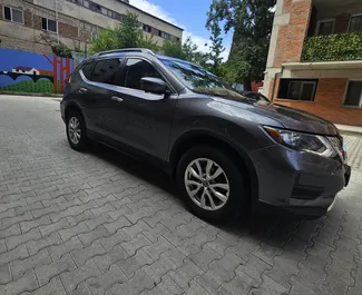 Wynajmij Nissan Rogue 2016 w Gruzji. Paliwo: Benzyna. Moc: 160 KM ➤ Koszt od 118 GEL za dobę.
