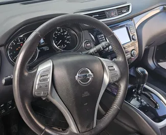 Wynajmij Nissan Rogue 2014 w Gruzji. Paliwo: Benzyna. Moc: 130 KM ➤ Koszt od 59 GEL za dobę.