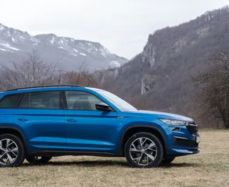 Priekinė automobilio, kurį nuomojate Skoda Kodiaq Podgoricoje, Juodkalnija vaizdas ✓ Automobilis #15802. ✓ Pavarų dėžė Automatinis TM ✓ Atsiliepimai 0.