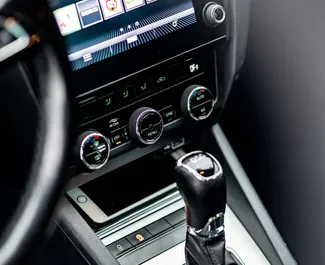 Wynajmij Skoda Octavia Combi 2018 w Czarnogórze. Paliwo: Diesel. Moc: 85 KM ➤ Koszt od 30 EUR za dobę.
