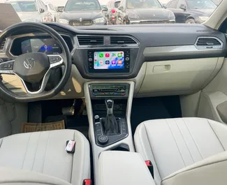 Volkswagen Tiguan 2023 auto rentimine Gruusias, sisaldab ✓ Bensiin kütust ja 186 hobujõudu ➤ Alates 147 GEL päevas.