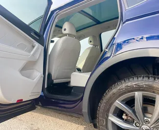 Volkswagen Tiguan rent. Mugavus, Crossover auto rentimiseks Gruusias ✓ Tagatisraha 550 GEL ✓ Kindlustuse valikud: TPL.