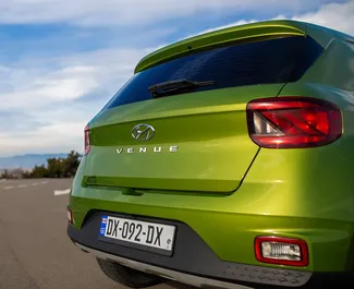 Hyundai Venue 2019 automašīnas noma Gruzijā, iezīmes ✓ Benzīns degviela un 121 zirgspēki ➤ Sākot no 76 GEL dienā.