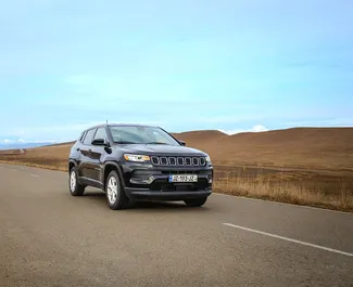 Nomas automašīnas priekšskats Jeep Compass Tbilisi, Gruzija ✓ Automašīna #16286. ✓ Pārnesumu kārba Automātiskais TM ✓ Atsauksmes 0.