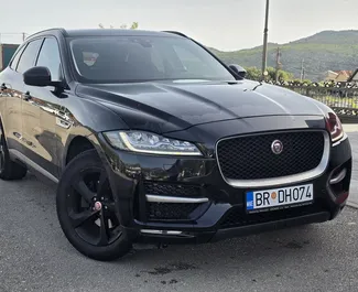 Kiralık bir Jaguar F-PACE Bar'da, Karadağ ön görünümü ✓ Araç #4257. ✓ Otomatik TM ✓ 0 yorumlar.