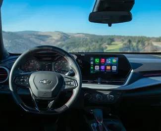 Chevrolet Trax noma. Ekonomiskā, Krossovers automašīna nomai Gruzijā ✓ Depozīts 270 GEL ✓ Apdrošināšanas iespējas: TPL, CDW, SCDW, FDW, Pasažieri, Krāpšana.