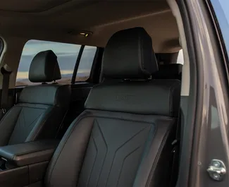 Hyundai Santa Fe 2024 pieejams noma Tbilisi, ar neierobežots kilometru limitu.