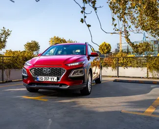 Hyundai Kona 2019 automašīnas noma Gruzijā, iezīmes ✓ Benzīns degviela un 147 zirgspēki ➤ Sākot no 89 GEL dienā.