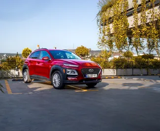 Hyundai Kona noma. Komforta, Krossovers automašīna nomai Gruzijā ✓ Depozīts 270 GEL ✓ Apdrošināšanas iespējas: TPL, CDW, SCDW, FDW, Pasažieri, Krāpšana.