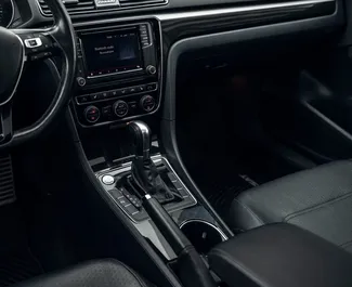 Prenájom auta Volkswagen Passat 2018 v v Gruzínsku, s vlastnosťami ✓ palivo Benzín a výkon 180 koní ➤ Od 90 GEL za deň.