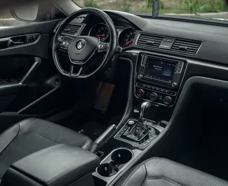 Volkswagen Passat 2018 dostupné na prenájom v v Tbilisi, s limitom kilometrov 150 km/deň.