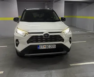 Vooraanzicht van een huurauto Toyota RAV4 in Budva, Montenegro ✓ Auto #16854. ✓ Transmissie Automatisch TM ✓ 0 beoordelingen.